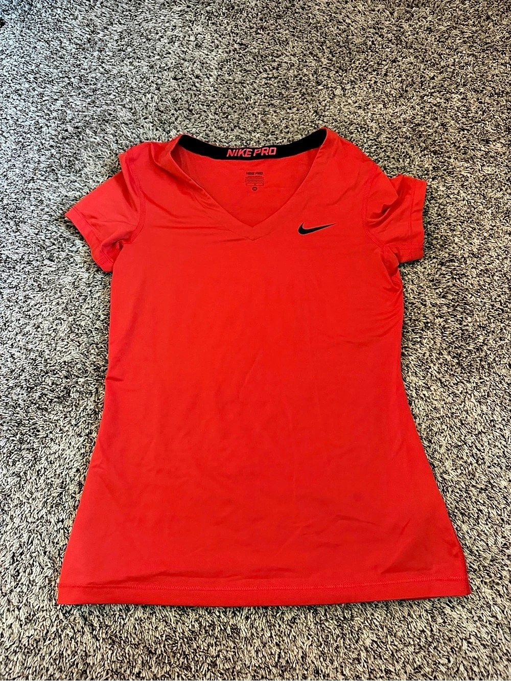 Nike Pro V-Neck Athletic Tee in Red Size Medium